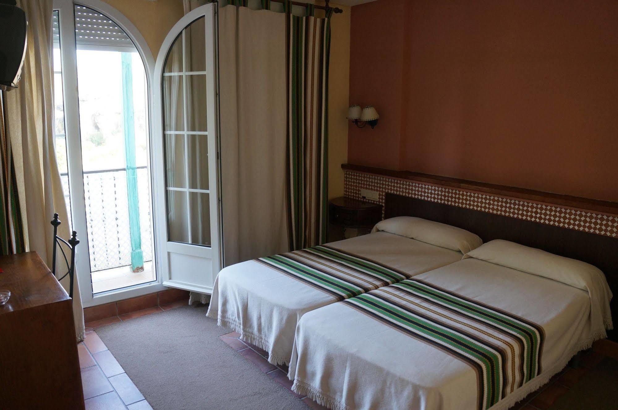 Balneario De Alicun De Las Torres Villanueva de las Torres Ngoại thất bức ảnh