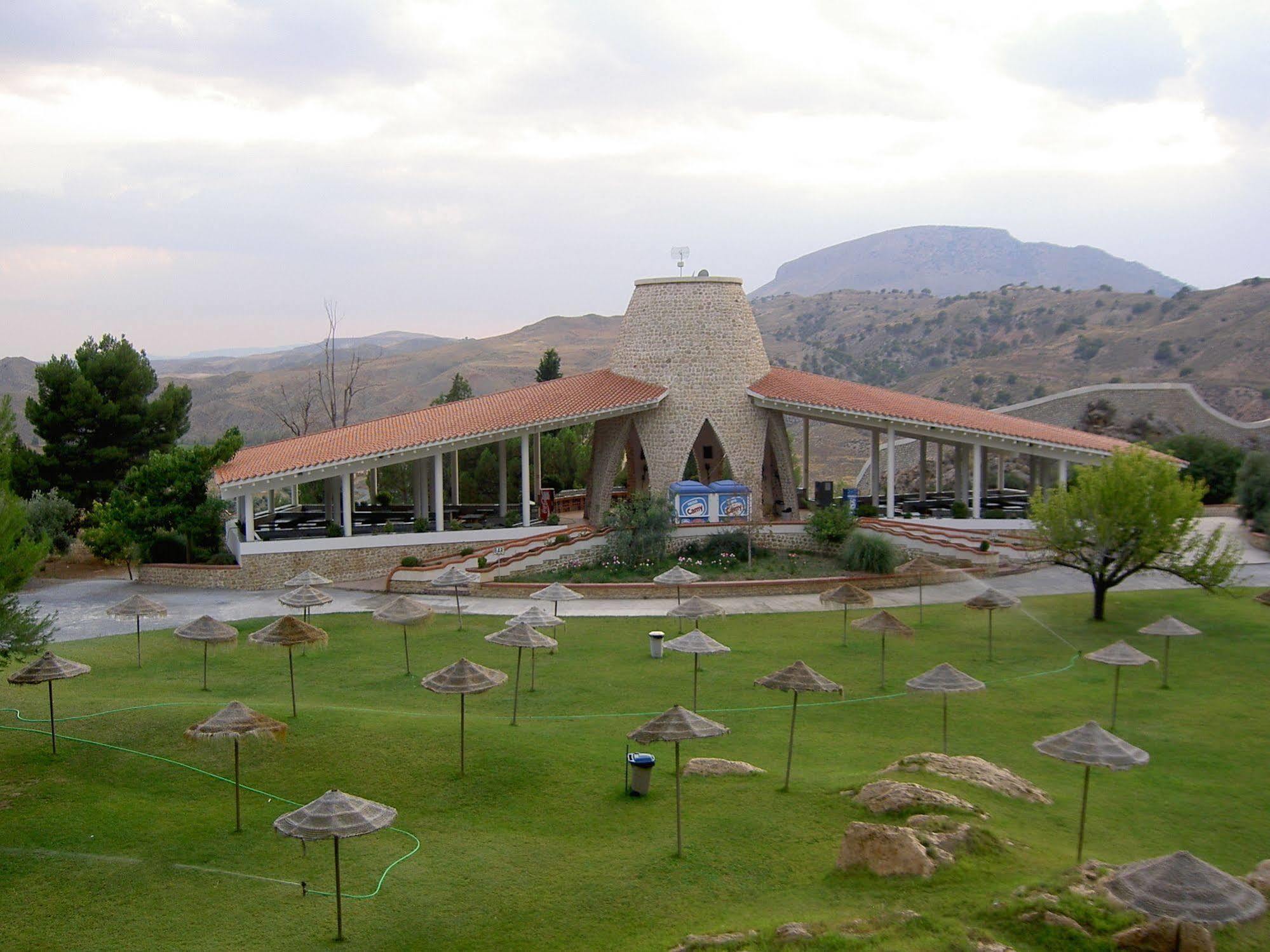 Balneario De Alicun De Las Torres Villanueva de las Torres Ngoại thất bức ảnh