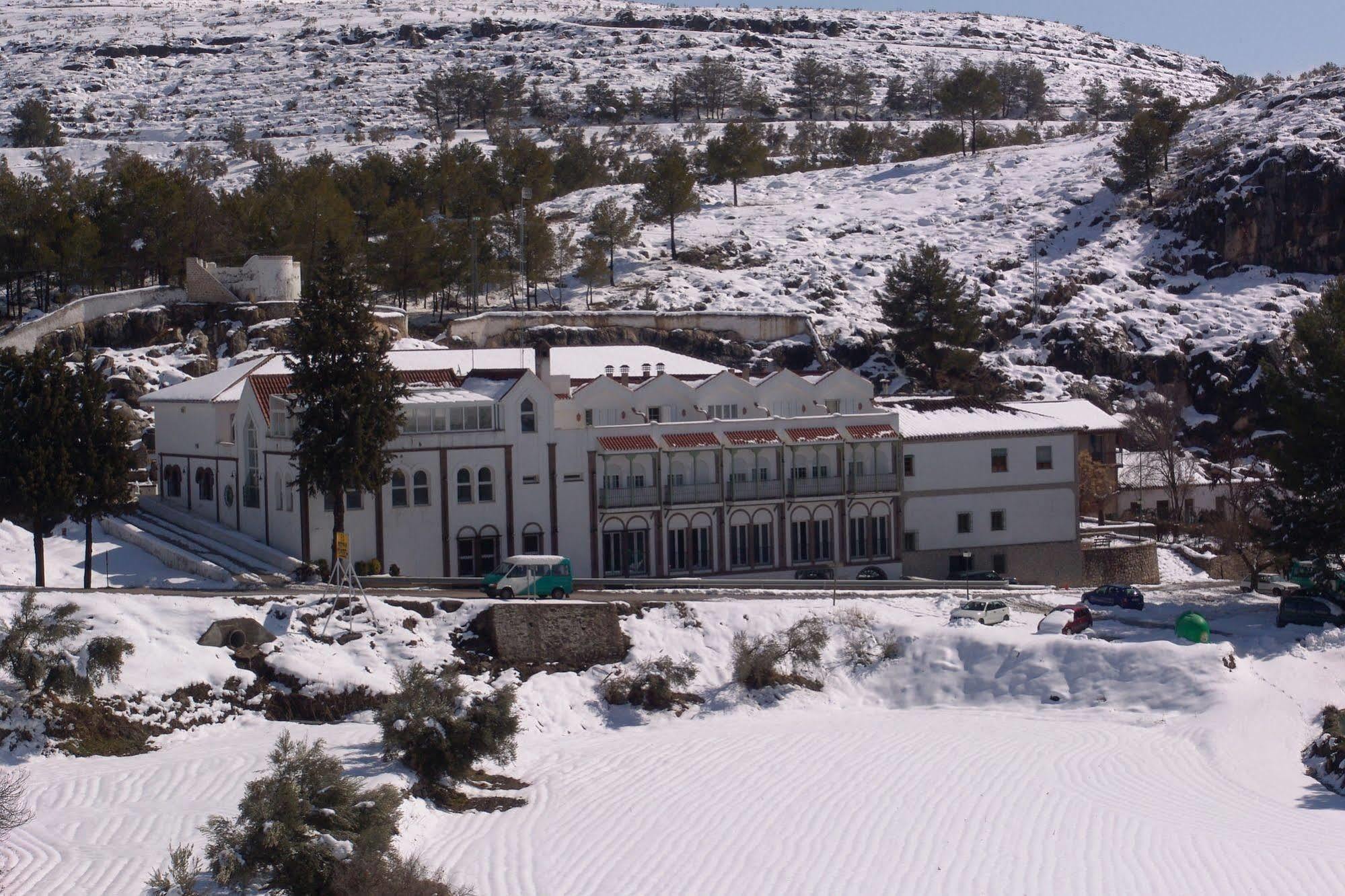 Balneario De Alicun De Las Torres Villanueva de las Torres Ngoại thất bức ảnh